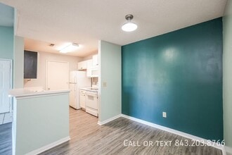 2011 N Hwy 17 in Mount Pleasant, SC - Building Photo - Building Photo