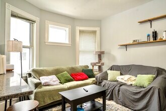 108 Hillside St in Boston, MA - Foto de edificio - Building Photo