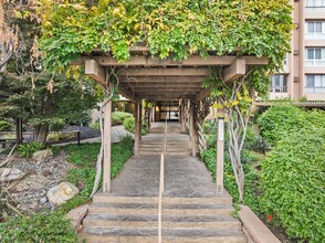 1700 Civic Center Dr in Santa Clara, CA - Foto de edificio - Building Photo