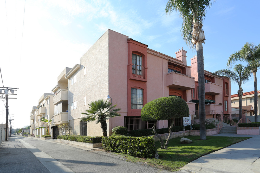 Kelton Terrace in Los Angeles, CA - Building Photo