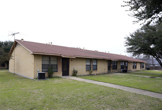 Senior Citizen Apartments Complex II in Ennis, TX - Building Photo - Building Photo