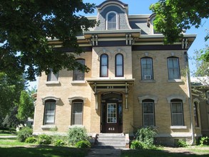 Van Dyke Mansion in Hastings, MN - Foto de edificio - Building Photo