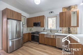 2206 W Erie St, Unit 3 in Chicago, IL - Foto de edificio - Building Photo