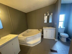 747 Rd 5210 in Cleveland, TX - Building Photo - Building Photo