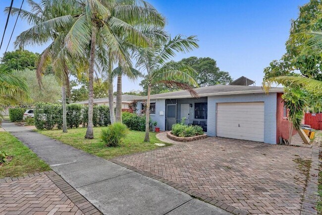 208 SW 2nd Ave in Hallandale Beach, FL - Building Photo - Building Photo