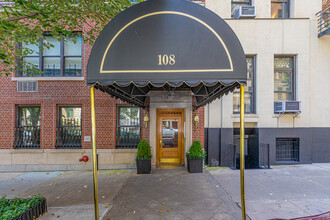 108-110 E 81st St in New York, NY - Foto de edificio - Building Photo