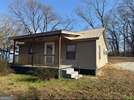 10372 GA-106 in Carnesville, GA - Building Photo