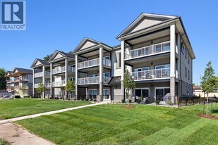 215 Lesperance Rd in Tecumseh, ON - Building Photo