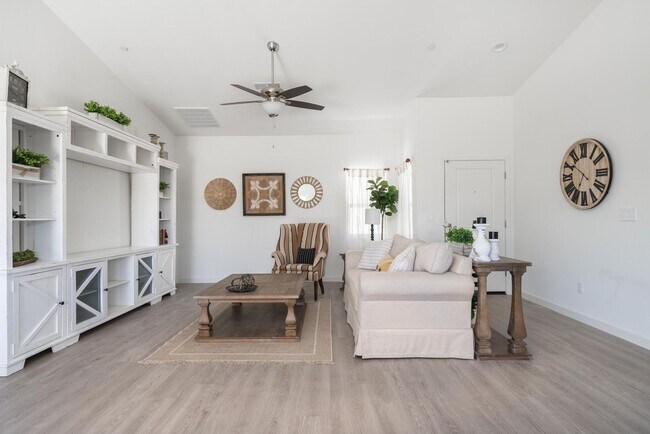 9819 Krista Vineyard Way-Unit -A in Bakersfield, CA - Building Photo - Building Photo