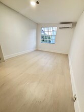 2035 NW 26th St in Miami, FL - Foto de edificio - Building Photo