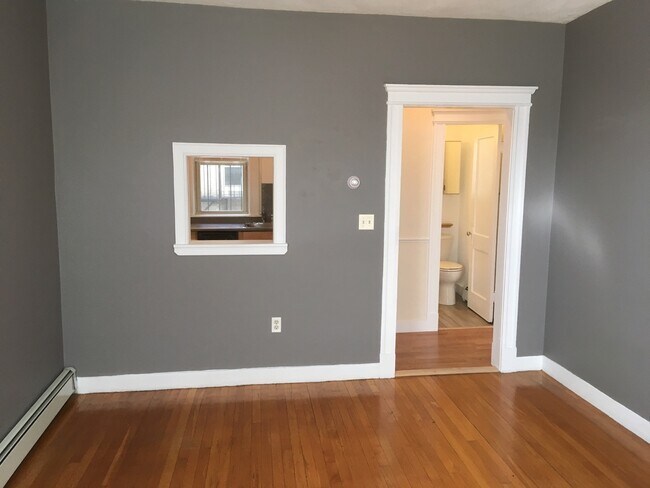 1673 Commonwealth Ave, Unit 12 in Boston, MA - Building Photo - Building Photo