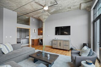 311 E Erie St in Milwaukee, WI - Building Photo - Building Photo