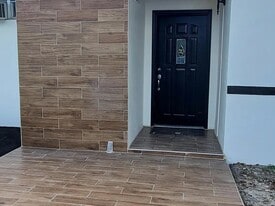 3201 SW 98th Ave in Miami, FL - Building Photo