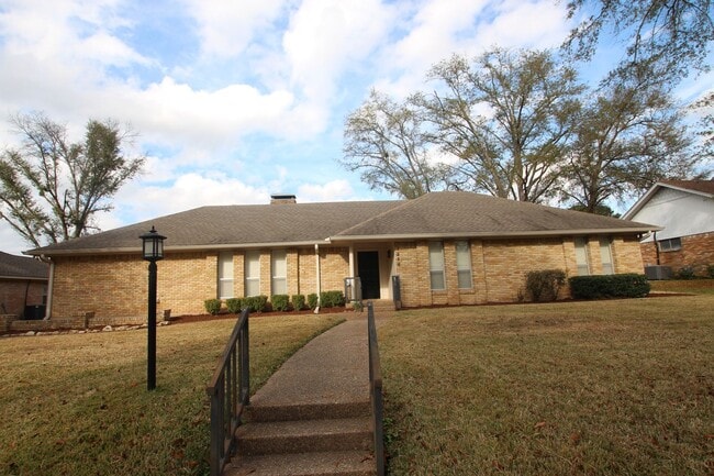 1216 Kingspark Dr in Tyler, TX - Building Photo - Building Photo