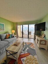 7410 S Ocean Dr, Unit 409 in Jensen Beach, FL - Foto de edificio - Building Photo
