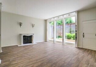 7937 Woodway Dr in Houston, TX - Building Photo - Building Photo