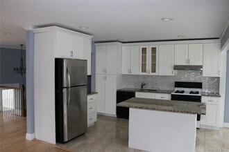 7 Southpark Dr in Thiells, NY - Building Photo - Building Photo