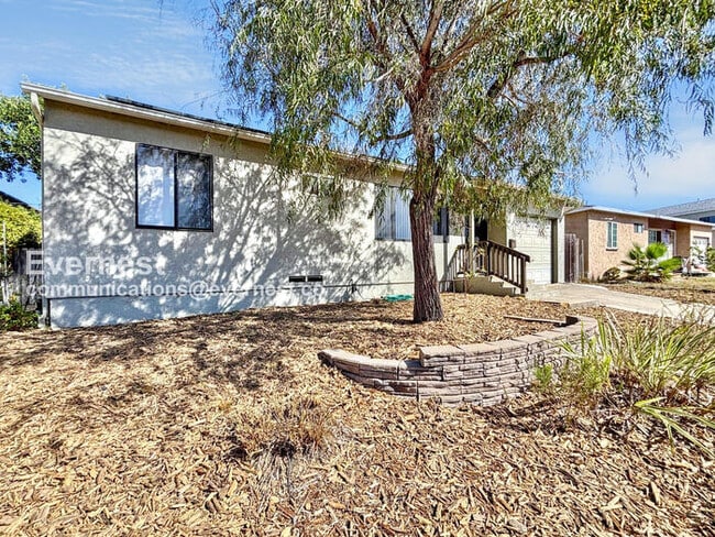 4031 Casita Way in San Diego, CA - Building Photo - Building Photo