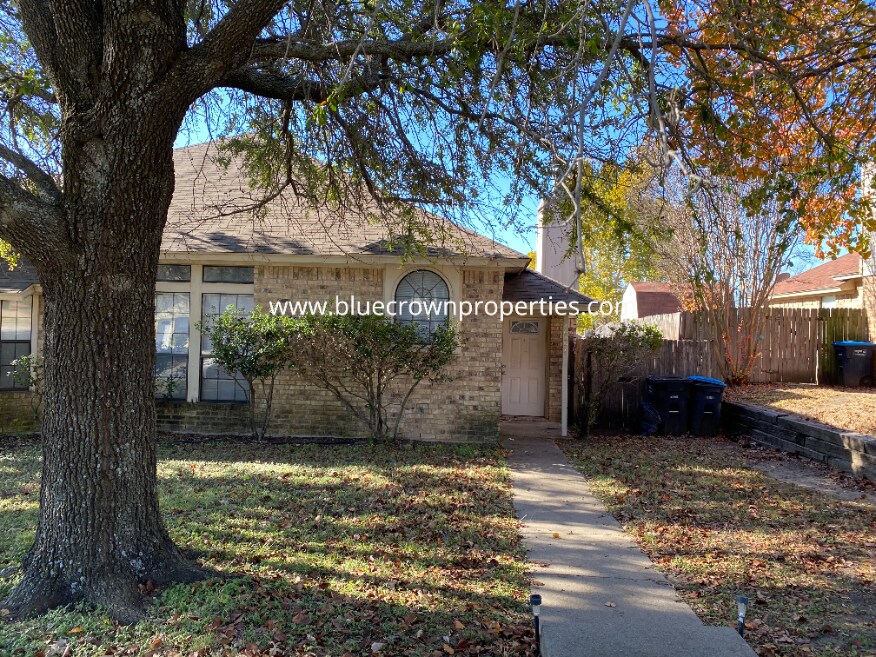 10307 Lone Pine Ln in Fort Worth, TX - Building Photo