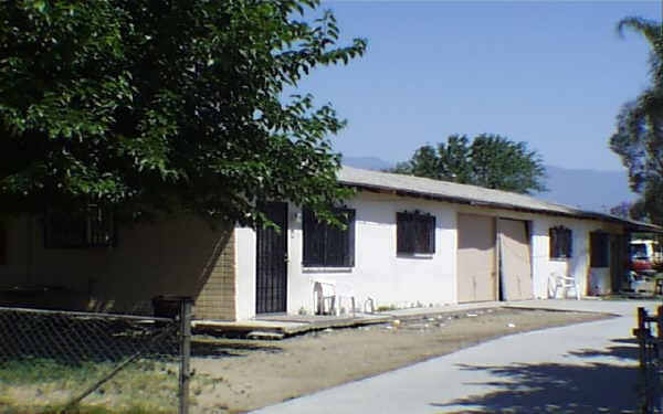 16158 Ceres in Fontana, CA - Building Photo