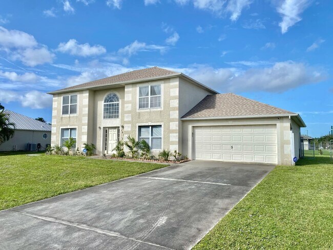 101 SW Fairview Ave in Port St. Lucie, FL - Building Photo - Building Photo
