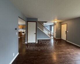 741 SE Camellia Ct in Hillsboro, OR - Building Photo - Building Photo