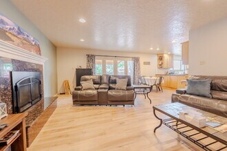 2115 Tesoro Pl in Farmington, NM - Building Photo - Building Photo