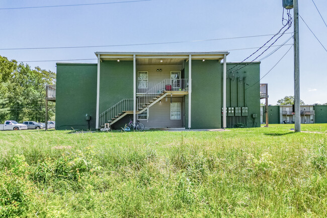 407 N College St in Tullahoma, TN - Foto de edificio - Building Photo