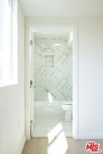 1673 E 111th St, Unit 1673 in Los Angeles, CA - Foto de edificio - Building Photo