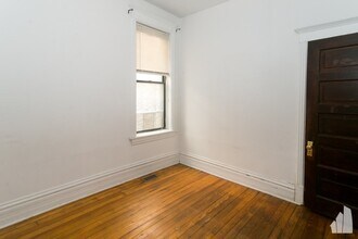 3521 N Wilton Ave, Unit 2F in Chicago, IL - Building Photo - Building Photo