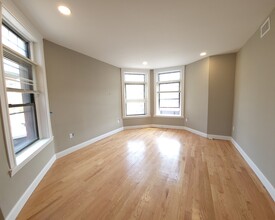 1914 Beacon St, Unit 1 in Boston, MA - Building Photo - Building Photo