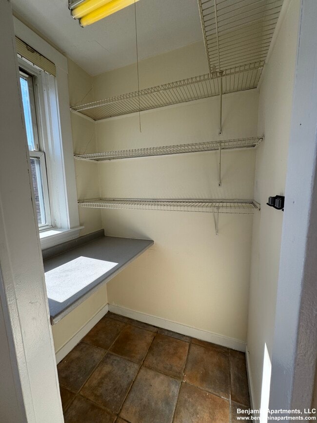 608 Cambridge St in Boston, MA - Foto de edificio - Building Photo