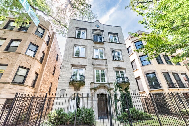property at 2029 W Jarvis Ave