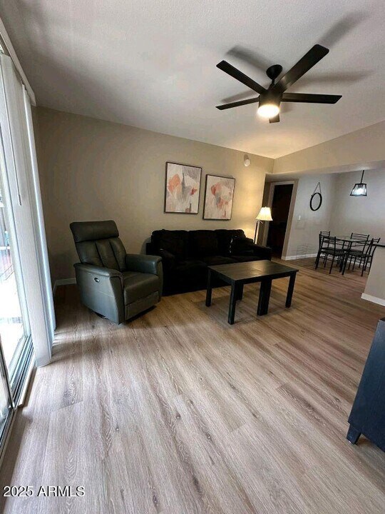 1385 W University Ave in Flagstaff, AZ - Building Photo
