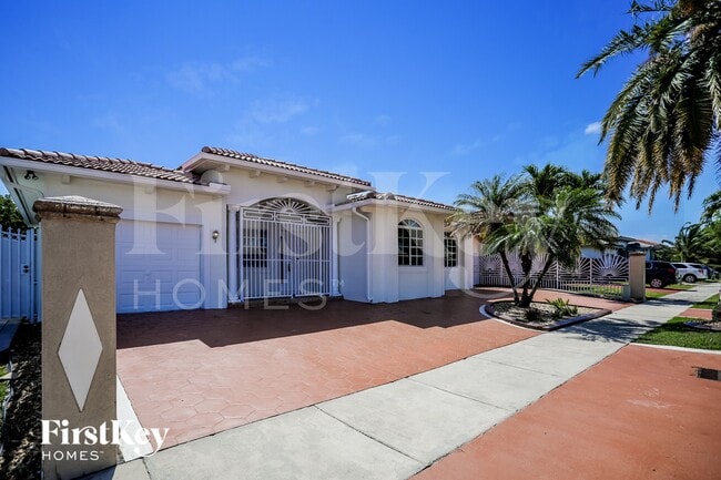 21221 SW 124th Ave in Miami, FL - Foto de edificio - Building Photo