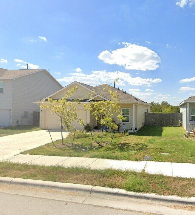 13306 Mussel Rn in Elgin, TX - Building Photo