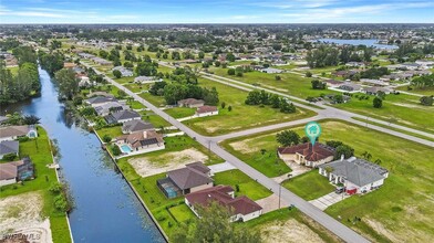 1329 SW 8th Pl in Cape Coral, FL - Foto de edificio - Building Photo
