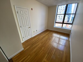 83 Essex St, Unit 5 in Boston, MA - Foto de edificio - Building Photo