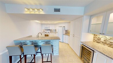 736 Island Way in Clearwater, FL - Building Photo - Building Photo