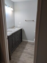 422 S Austin Springs Rd in Johnson City, TN - Building Photo - Building Photo