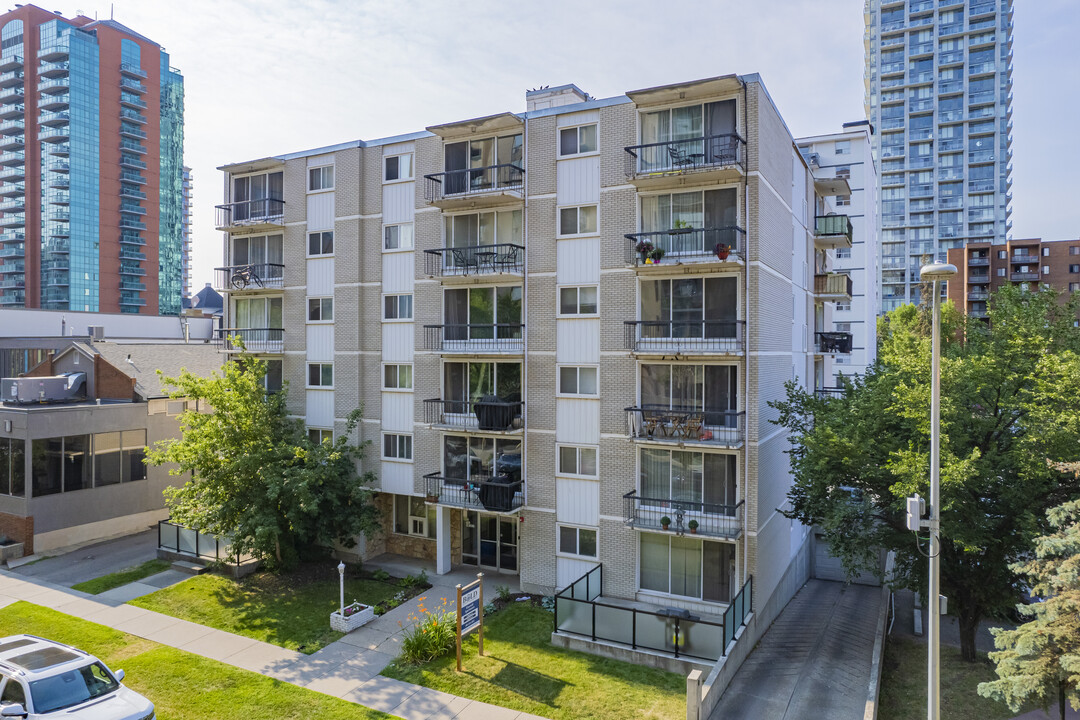 The Emerald in Calgary, AB - Building Photo