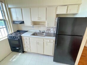 2007 Commonwealth Ave, Unit 27 in Auburndale, MA - Building Photo - Building Photo