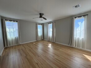 1928 W Chisum Trl in Phoenix, AZ - Foto de edificio - Building Photo