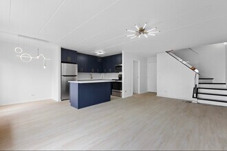 711 W Gordon Terrace, Unit 110 in Chicago, IL - Building Photo - Building Photo