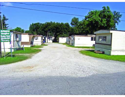 Arlington Heights Mobile Home Park in Gulfport, MS - Building Photo