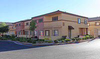 Mesa Ridge Village in Las Vegas, NV - Foto de edificio - Building Photo