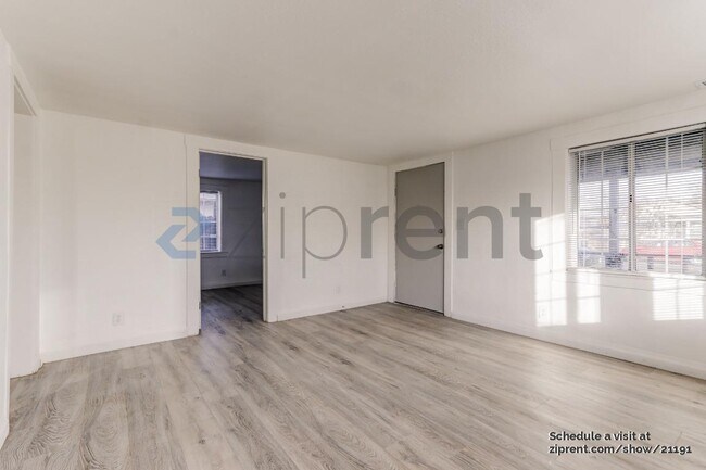 3829 Belden St in Sacramento, CA - Foto de edificio - Building Photo