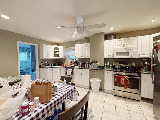39 W 9th St in Bayonne, NJ - Building Photo - Building Photo