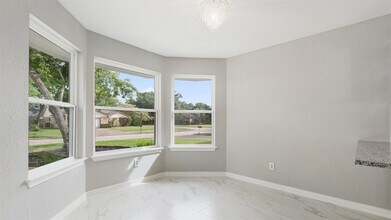 4007 Green Crest Dr in Houston, TX - Building Photo - Building Photo