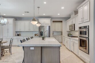 10249 Wisteria Hills Ct in Las Vegas, NV - Building Photo - Building Photo